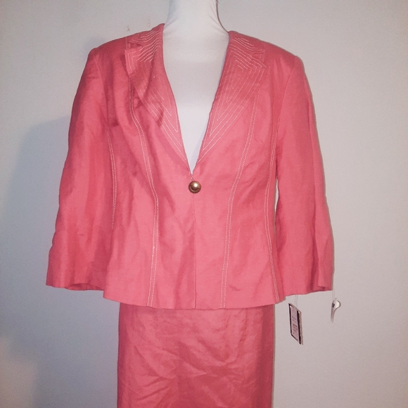 Size 16 Skirt Suit - Picture 3 of 12